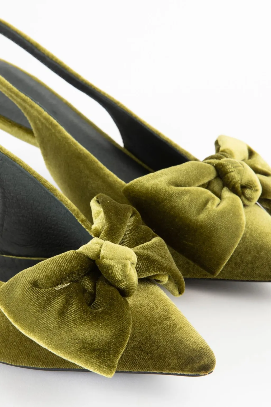 Groene velvet slingbacks met strik