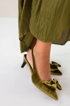 Groene velvet slingbacks met strik