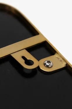 Kleine goudkleurige hangspiegel met brass omlijsting