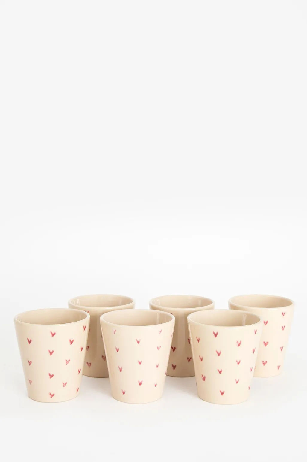 Koffiemokken beige met hartjes