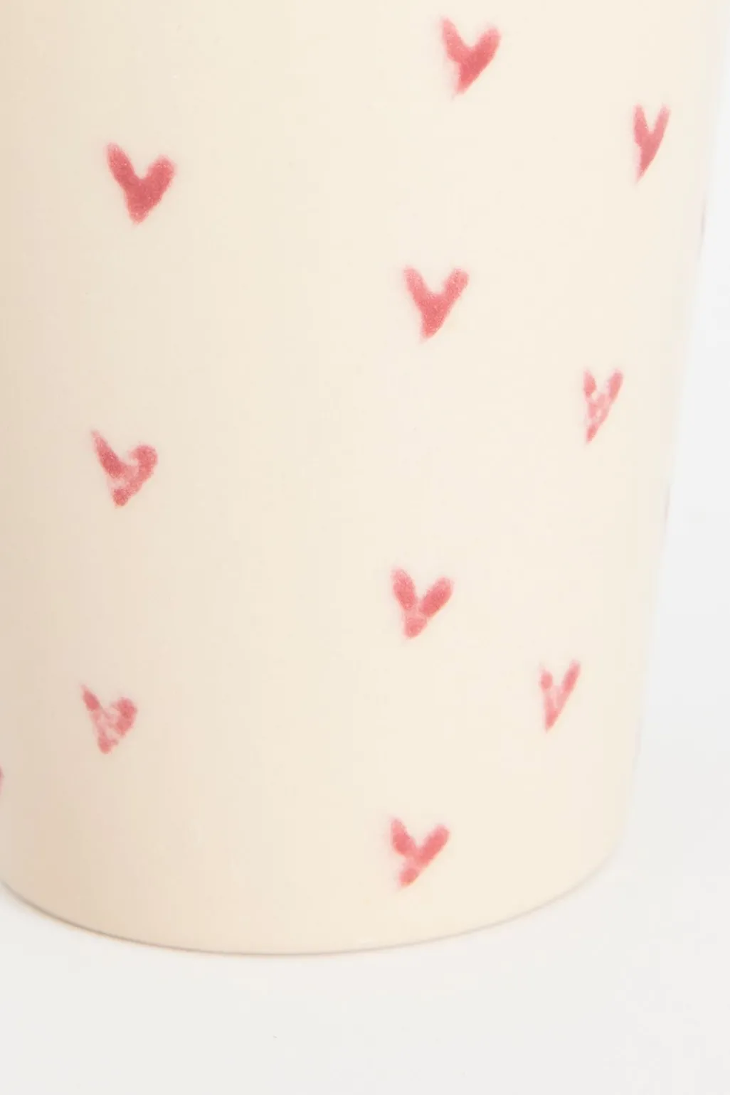 Koffiemokken beige met hartjes