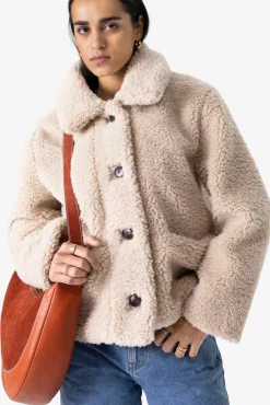 Korte beige faux fur jas