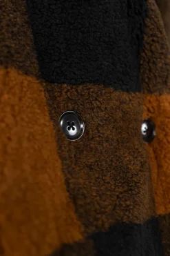 Lange geruite faux fur jas