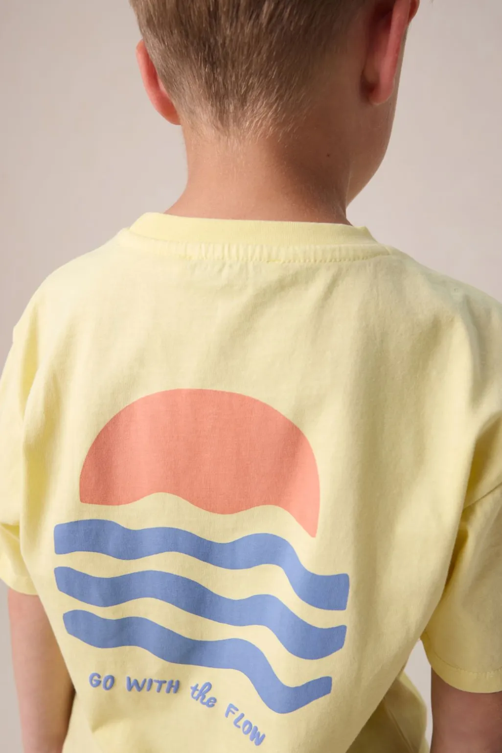 Lichtgeel t-shirt met artwork