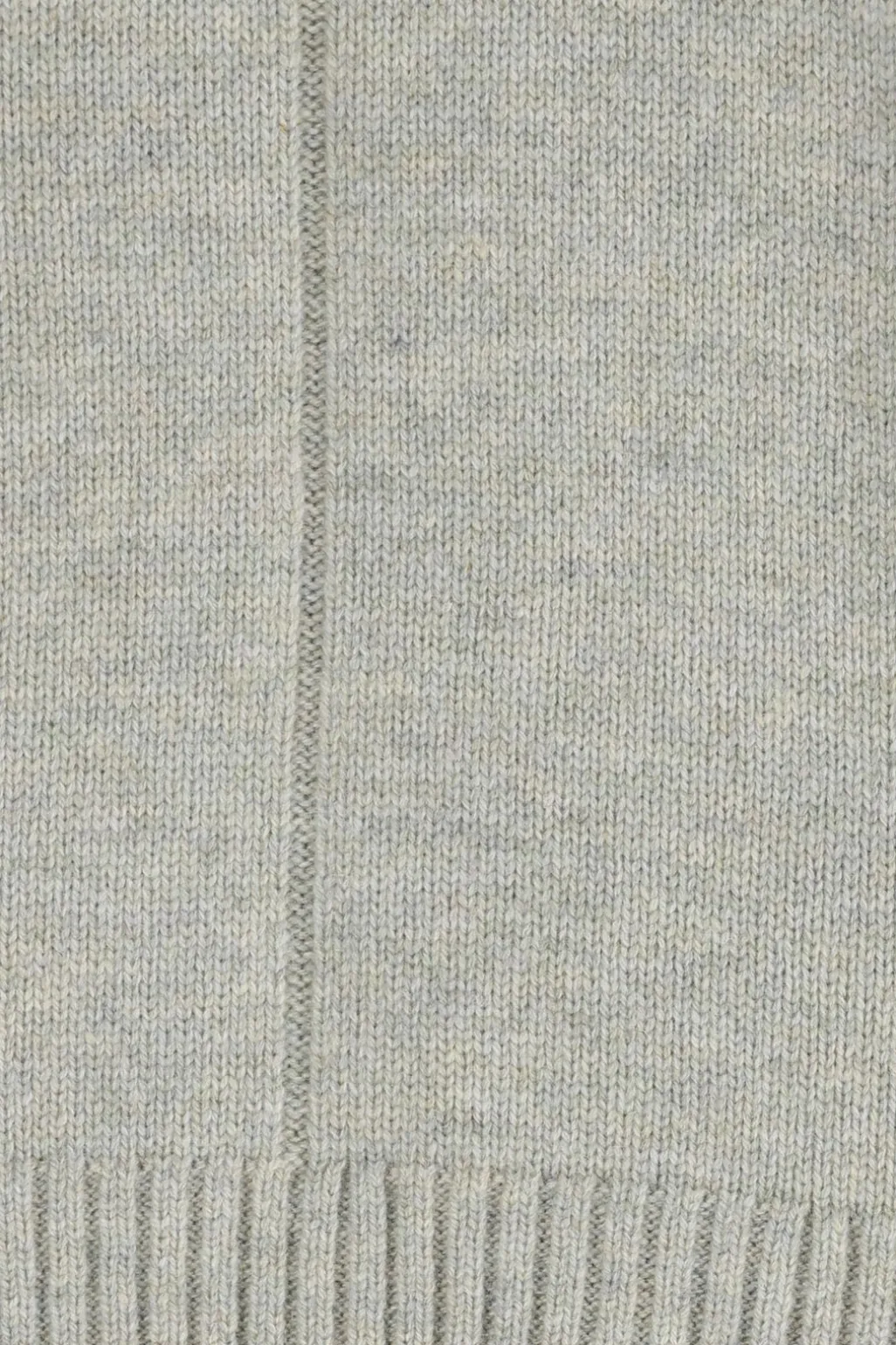 Lichtgroene trui met splitten