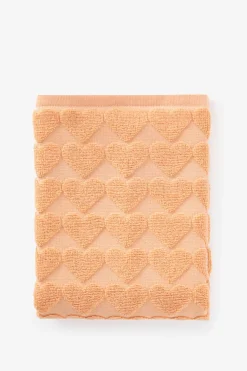 Lichtoranje handdoek met hartjes print