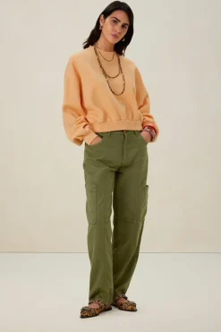 Lichtoranje sweater met pofmouwen