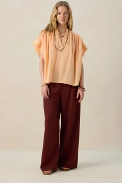 Lichtoranje top met pintuck details
