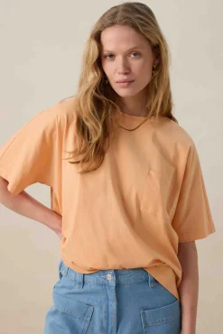 Lichtoranje T-shirt met borstzakje
