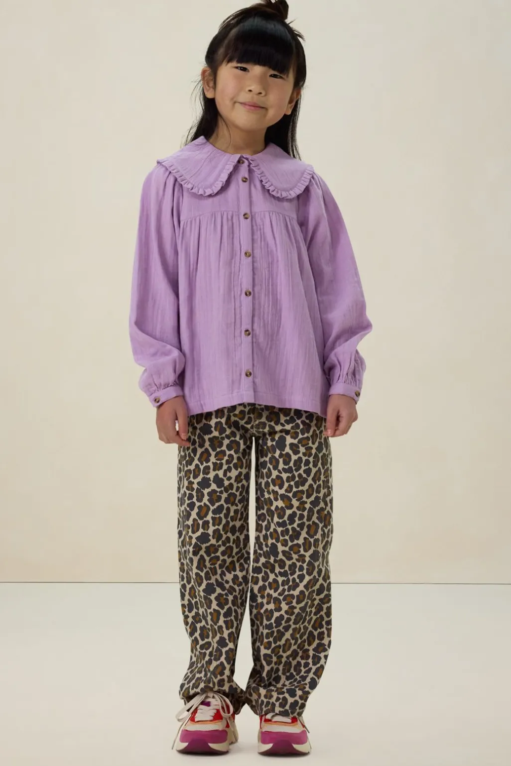 Lichtpaarse blouse met kraag