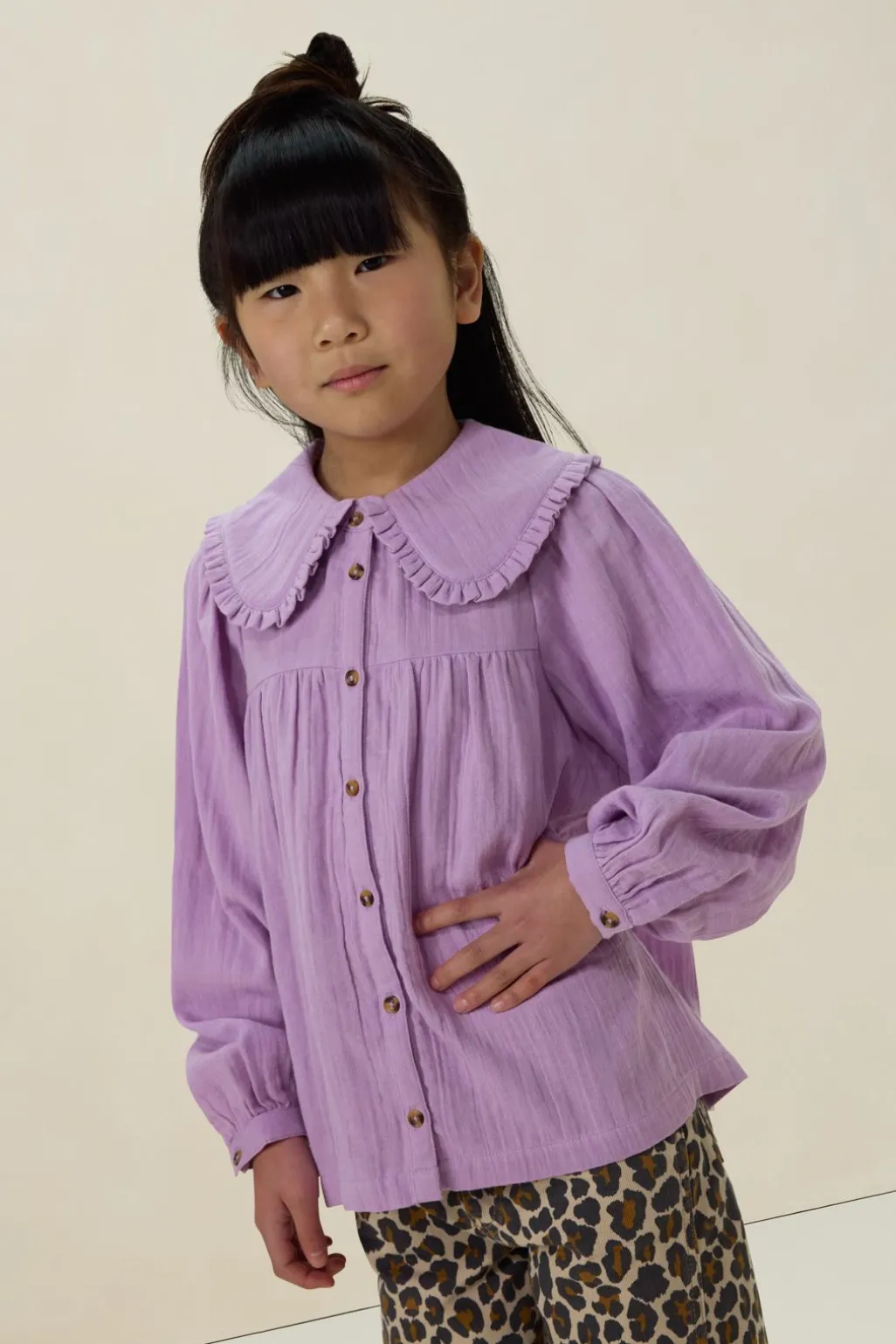 Lichtpaarse blouse met kraag