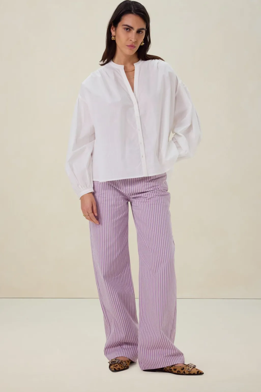 Lichtpaarse mid waist wide leg jeans met strepen
