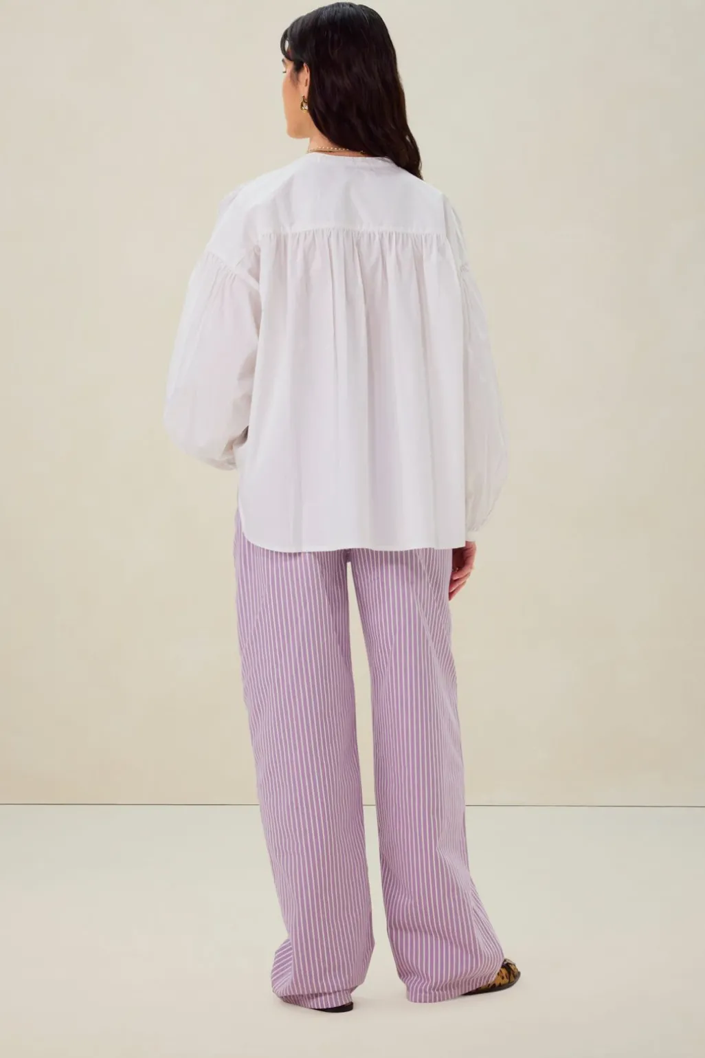 Lichtpaarse mid waist wide leg jeans met strepen