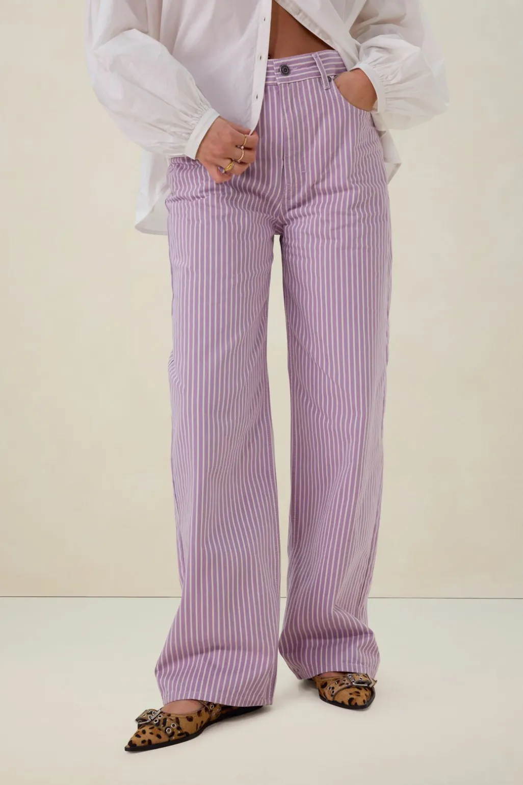 Lichtpaarse mid waist wide leg jeans met strepen