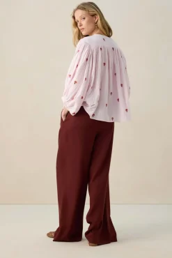 Lichtroze blouse met embroidery
