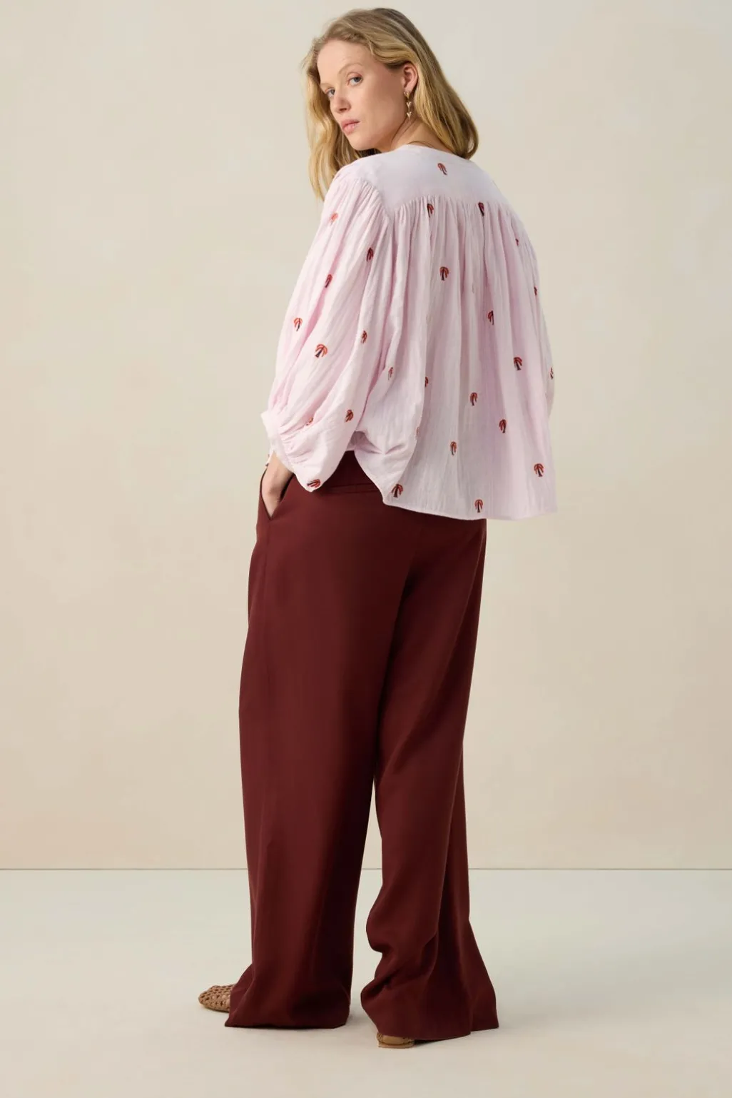 Lichtroze blouse met embroidery