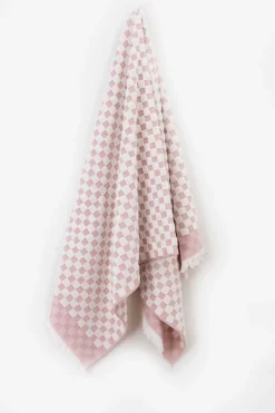 Lichtroze geblokte handdoek