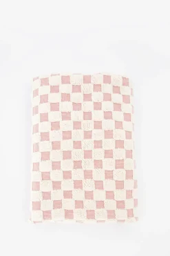 Lichtroze geblokte handdoek