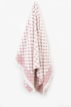 Lichtroze geblokte handdoek