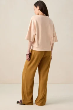 Lichtroze sweater met V-hals