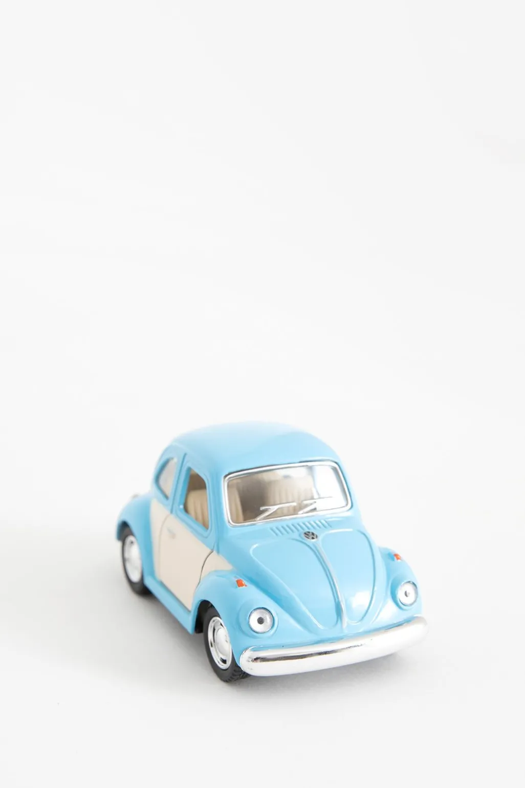 Metalen volkswagen beetle pastel lichtblauw