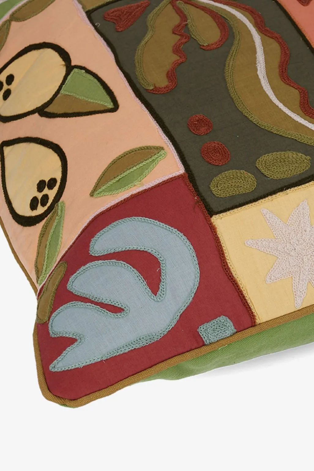 Multicolour kussen met patch-look