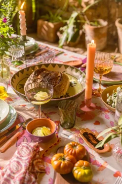Oranje gebaksbordjes hand