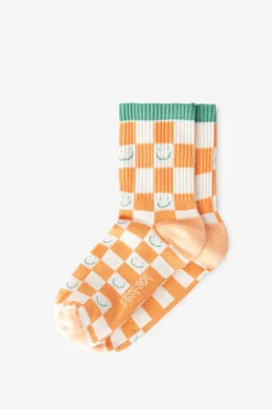 Oranje sokken met blokjespatroon