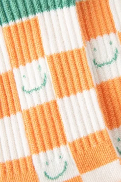 Oranje sokken met blokjespatroon