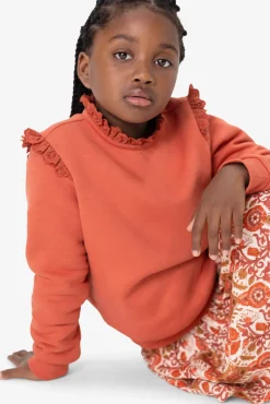 Oranje sweater met ruffle details