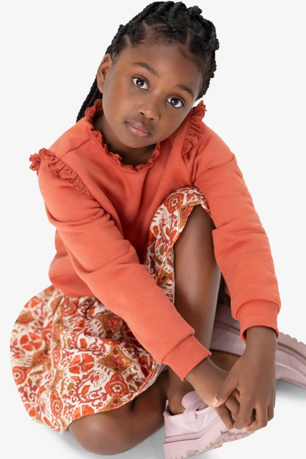 Oranje sweater met ruffle details