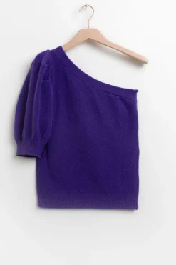 Paarse one shoulder trui met pofmouw