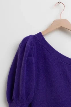 Paarse one shoulder trui met pofmouw