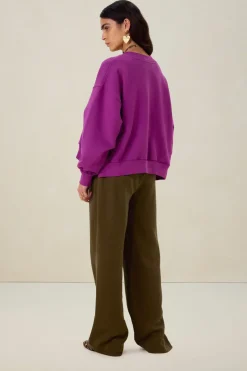 Paarse sweater met v-hals