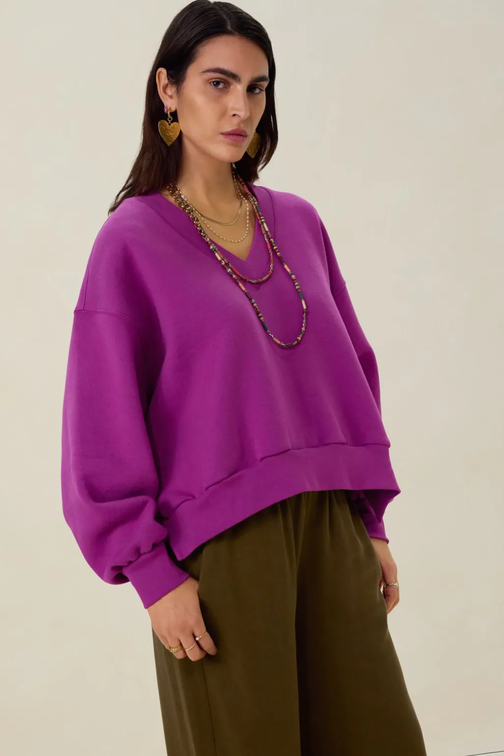Paarse sweater met v-hals