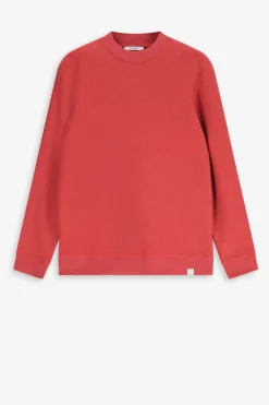 Rode sweater met hoge hals