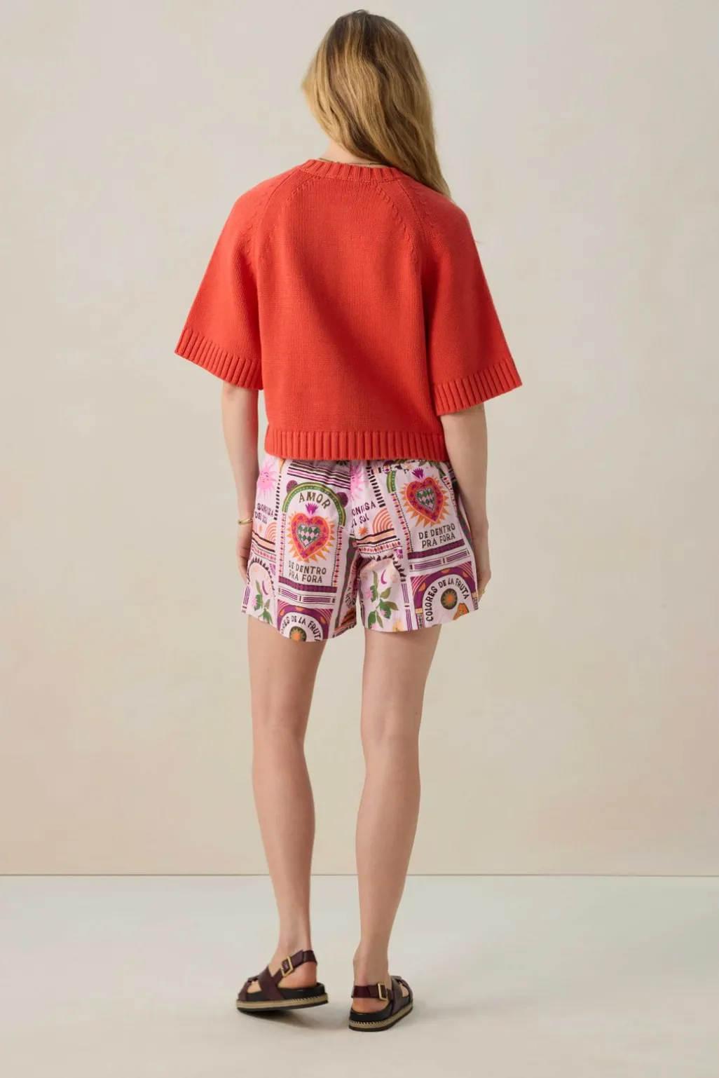 Rood gebreid vest met korte mouwen