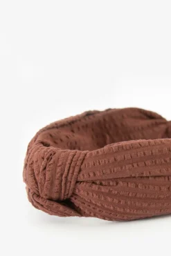 Roodbruine haarband met knoopdetail