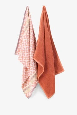 Roze handdoek en theedoek