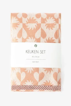 Roze handdoek en theedoek