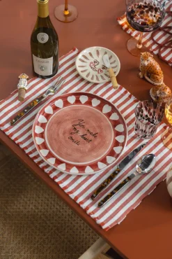 Roze ontbijtbord met hartjes