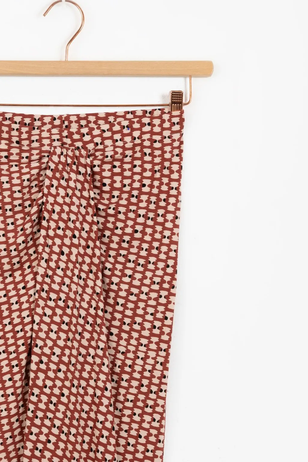 Terracotta midi rok met print en knoopdetail