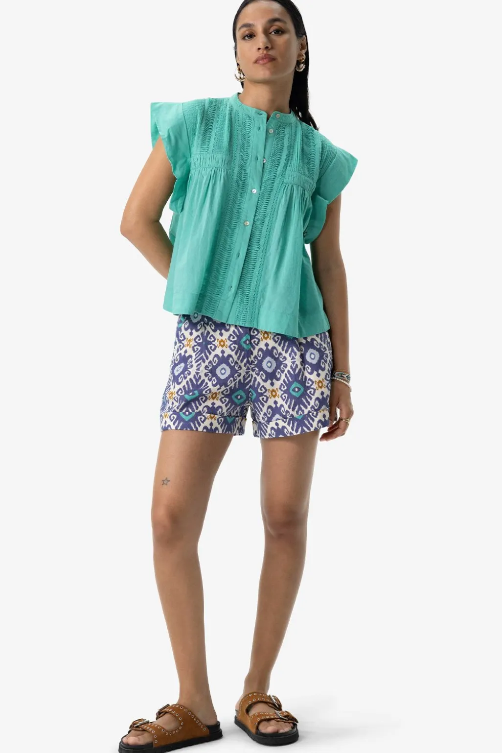 Turquoise mouwloze blouse met pintuck details