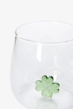 Waterglazen met klavertje vier