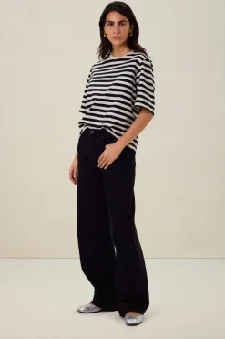 Wit met zwart gestreept T-shirt
