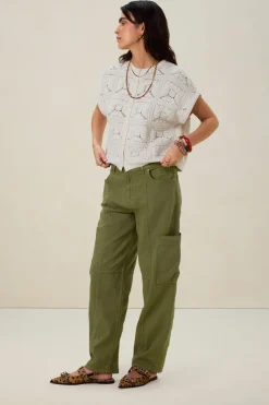 Wit mouwloos crochet vest