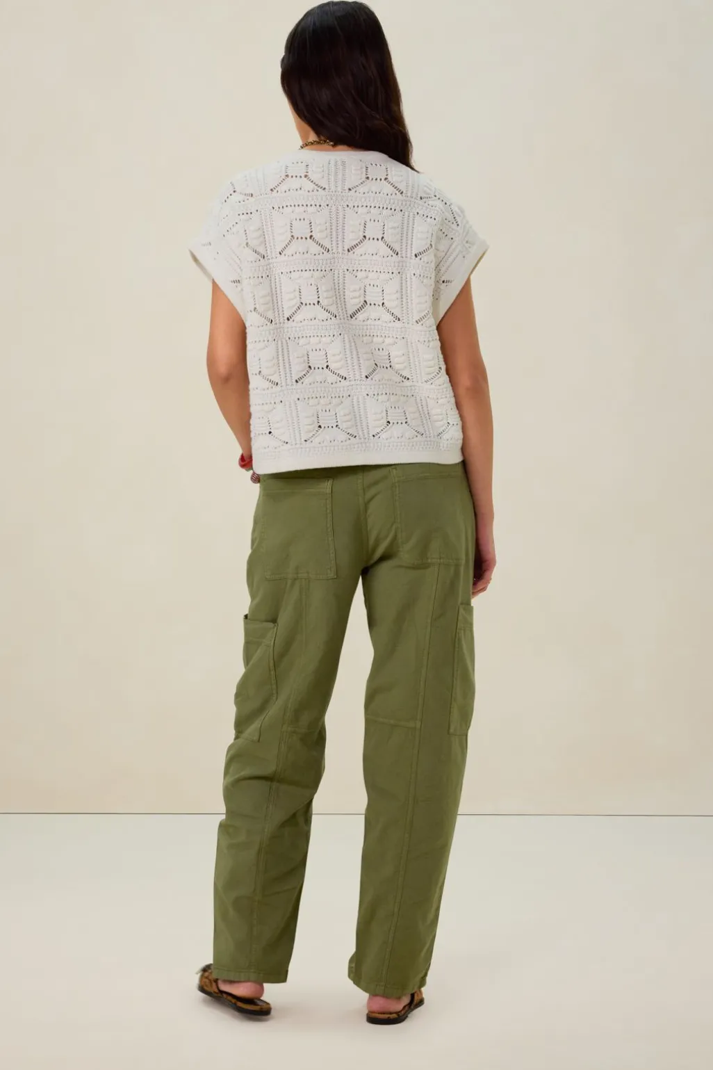Wit mouwloos crochet vest