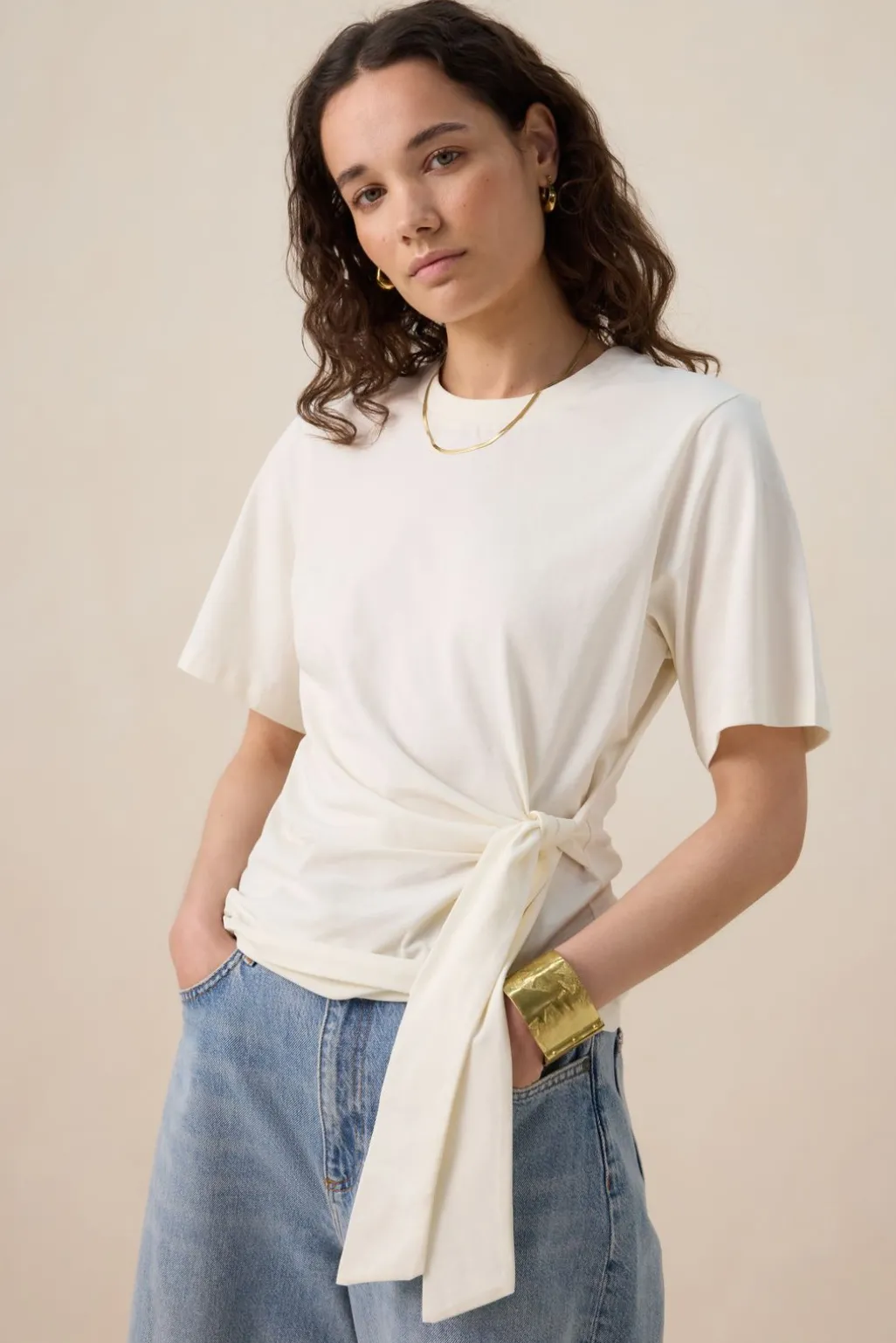 Wit T-shirt met knoopdetail
