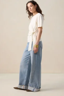 Wit T-shirt met knoopdetail