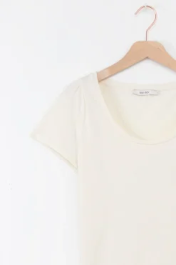 Wit T-shirt met korte pofmouwen